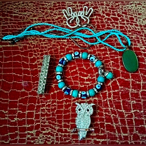 NEWOT💥 Evil Eyes Bracelet, Green Stone Pendant Necklace and 2 Brooches Set - Picture 4 of 11